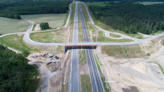 Tak pod koniec czerwca z lotu ptaka wyglądał plac budowy drogi ekspresowej S5 Nowe Marzy - Dworzysko. Od tego czasu zaszło kilka zmian w organizacji ruchu