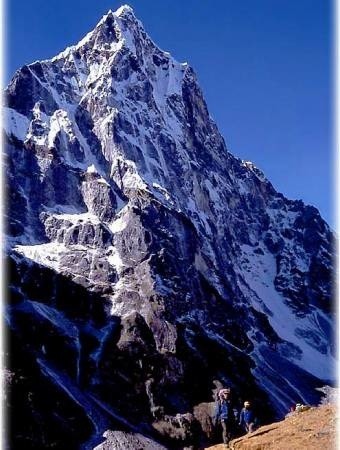 Na Cholatse do tej pory nie było Polaków. Liczącą ponad 6 tys. m górę zdobyli w 1984 r. Amerykanie.