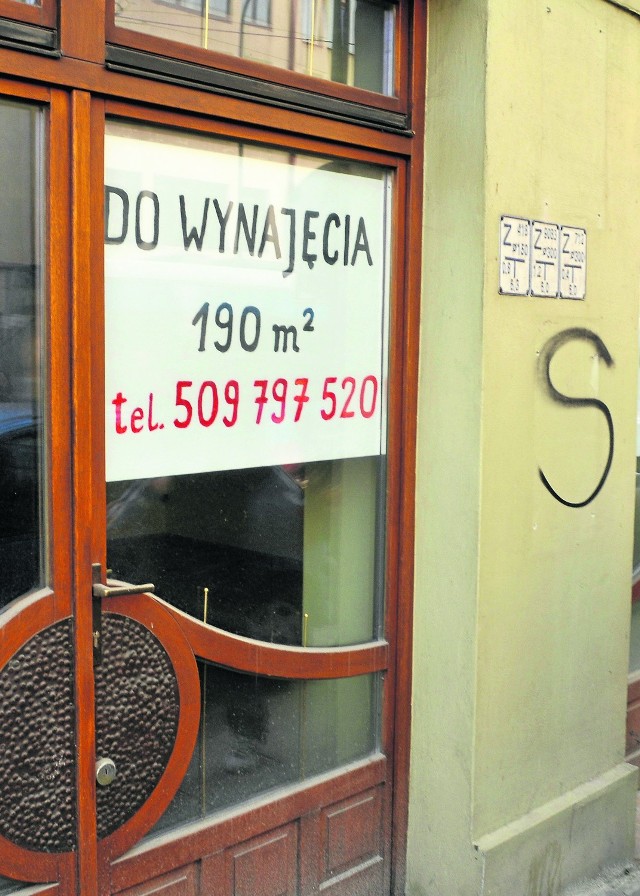 Ile przedsiębiorca zapłaci za wynajem lokalu w Oleśnicy?Na wielu prywatnych lokalach wiszą takie informacje