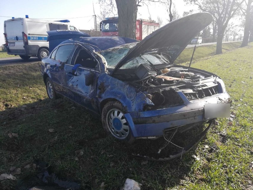 Wypadek w Dębinie  powiecie malborskim. Passat dachował...