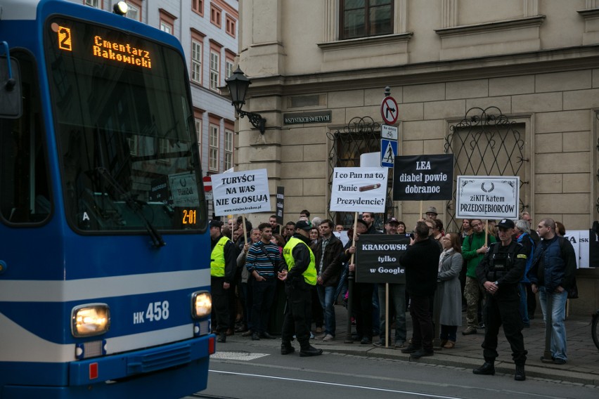 Protest na Placu Wszystkich Świętych