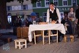 Mistyczny spektakl „Alejchem Szalom”  na lublinieckim Rynku. Mieszkańcy nagrodzili artystów owacją na stojąco ZDJĘCIA