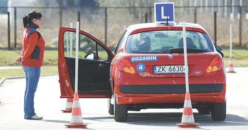 Przez najbliższe sześć lat kursanci na prawo jazdy kategorii B będą zdawać w koszalińskim ZORD za kierownicą peugeotów 207.