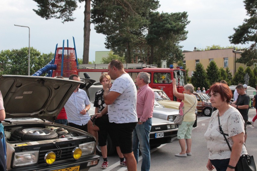 I Gorzyckie Retrotłoki. Miłośnicy motoryzacji podziwiali w Gorzycach zabytkowe samochody i motocykle. Zobacz zdjęcia