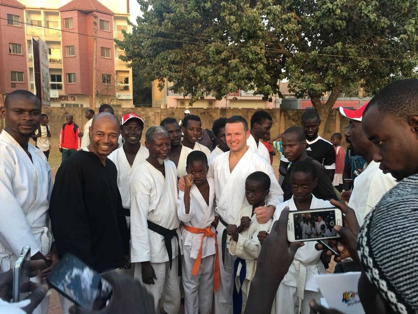 Niepołomicki karateka Paweł Janusz chce rozwijać sport w Gambii