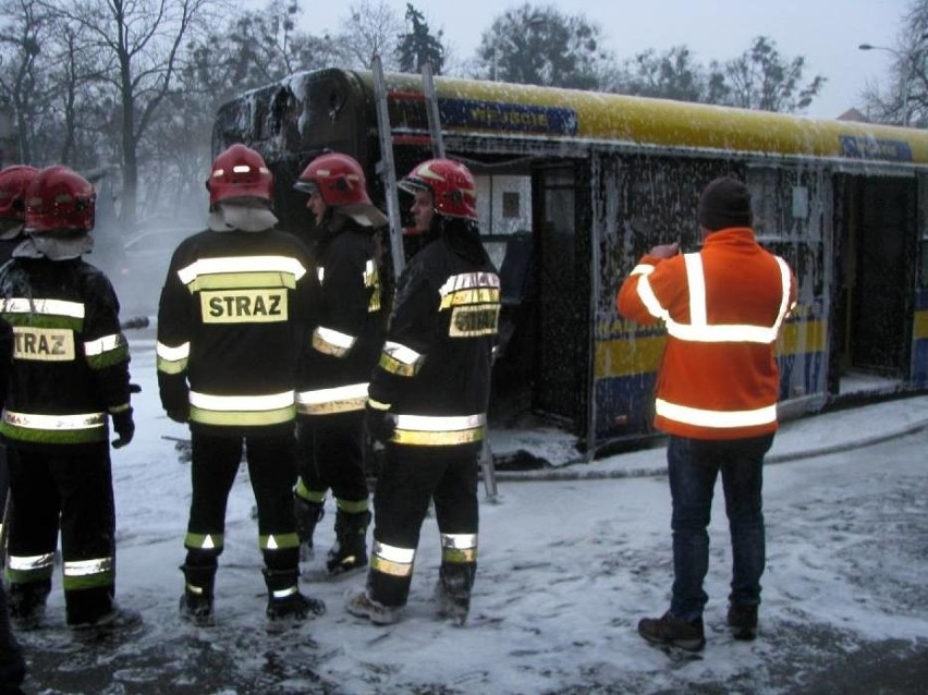 Na środku ulicy w Ostrowie Wielkopolskim spłonął autobus KLA