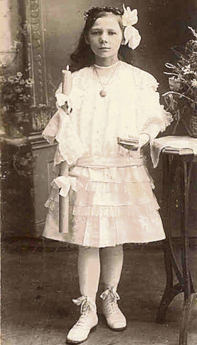 Zdjęcie komunijne mojej mamy Eleonory Czechakówny z 1904 r.