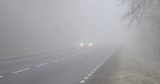 IMGW ostrzega przed mgłą w całym regionie. Uważajcie na drogach!