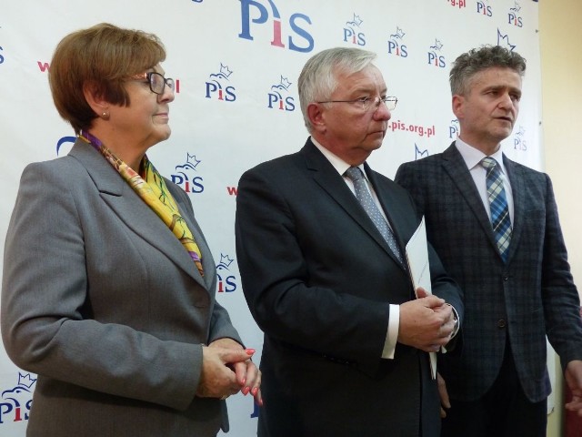 Od lewej posłowie Prawa i Sprawiedliwości Maria Zuba i Krzysztof Lipiec oraz senator Krzysztof Słoń.