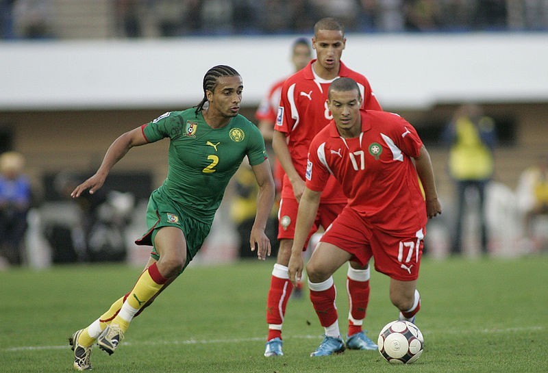 Benoit Assou Ekotto (po lewej) - pierwszy z przedstawicieli...