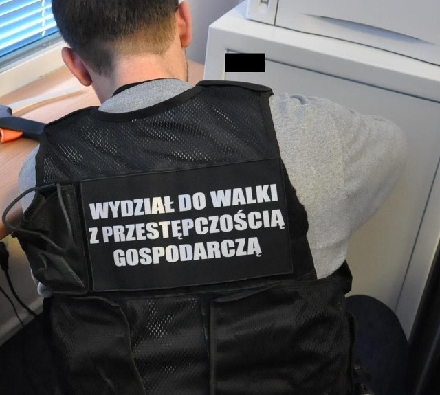 Według ustaleń policji, przestępczy proceder trwał od stycznia 2015 roku do grudnia 2016 roku na rzecz kilkudziesięciu podmiotów gospodarczych głównie na terenie województwa śląskiego.