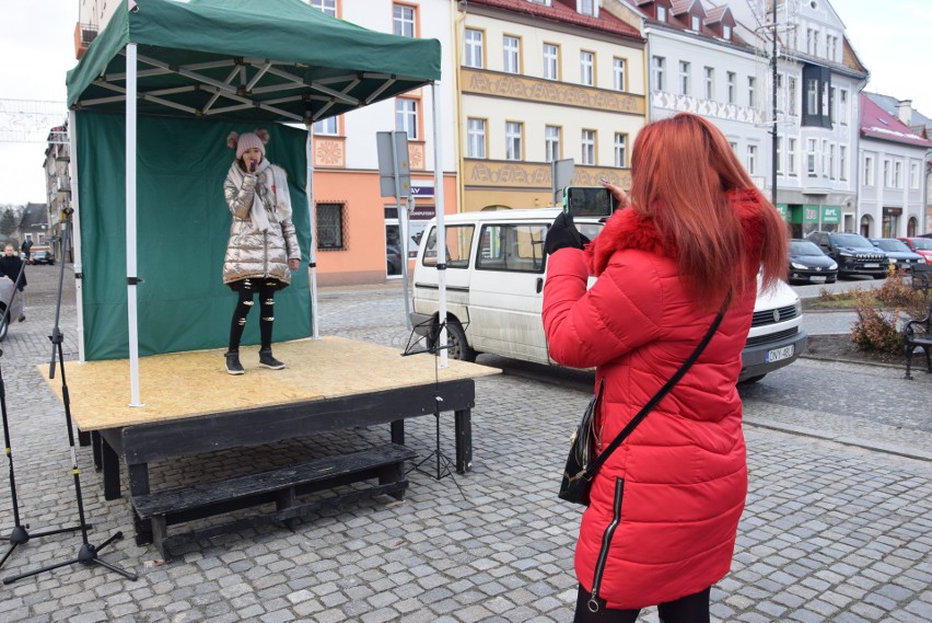 WOŚP 2019 Głuchołazy. Na ulicach podgórskiego miasta kwestowało 30 osób [ZDJĘCIA] 