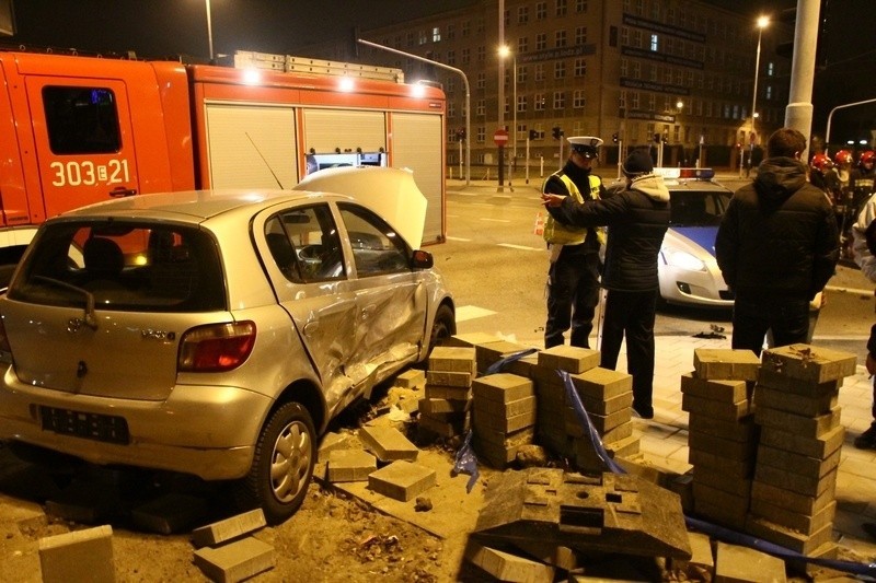 Wypadek na skrzyżowaniu Politechniki i Radwańskiej. Dwa rozbite auta