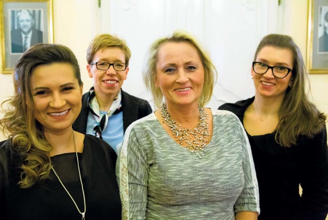Na zdjęciu od lewej: Kamila Andrejczuk - Stomatolog Roku, Ewa Topczewska-Lach - Lekarz Roku, Marianna Wilkiel - Pielęgniarka Roku i Wioletta Pogroszewska - Fizjoterapeuta Roku. Gratulujemy!