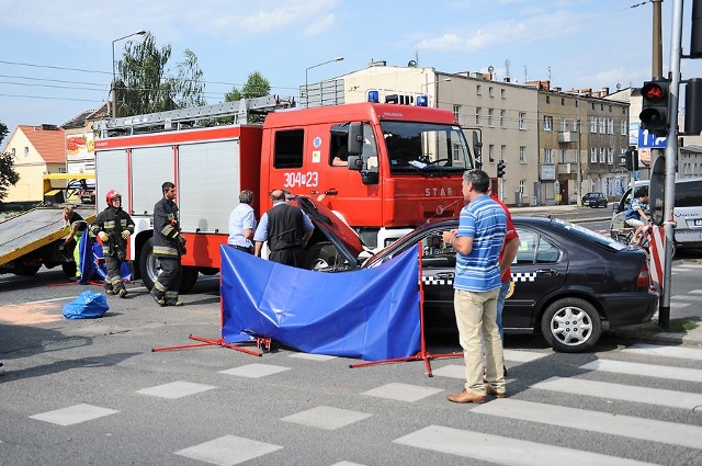 Śmiertelny wypadek motocyklisty na skrzyżowaniu ulic Głogowskiej i Krzywej.