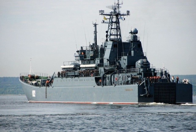 RFS Kaliningrad przypływa do miasta w rocznicę zajęcia Świnoujściaprzez wojska rosyjskie.