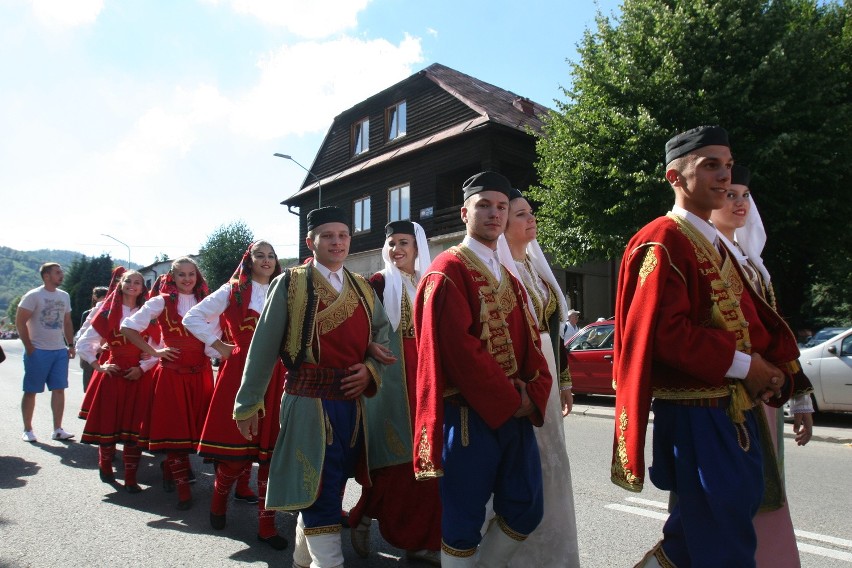 Tydzień Kultury Beskidzkiej 2016: Drugi dzień święta folkloru. Barwny korowód w Szczyrku [ZDJĘCIA]