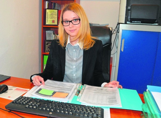 aulina Garbacik - dyrektor biura posła Rafała Webera, zachęca do kontaktu i skorzystania z pomocy w wypełnieniu deklaracji PIT