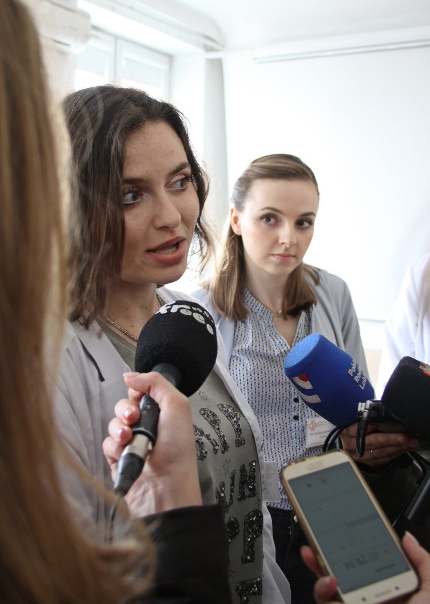 Lekarze i pielęgniarka z SPSK4 wcielili się w rolę pacjentów z nieswoistym zapaleniem jelita (WIDEO, ZDJĘCIA)