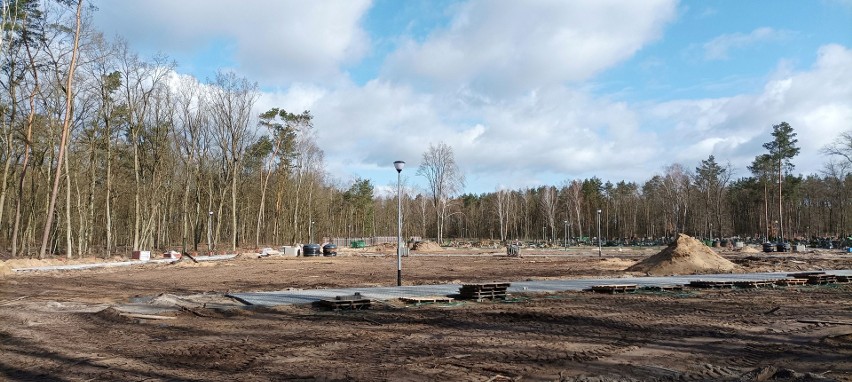 Trwa rozbudowa cmentarza w Policach. Będzie nowa kwatera urnowa 