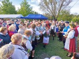 Wesele Świętokrzyskie w Parku Miejskim w Ostrowcu podczas Festiwalu Kół Gospodyń Wiejskich. Zobacz zdjęcia