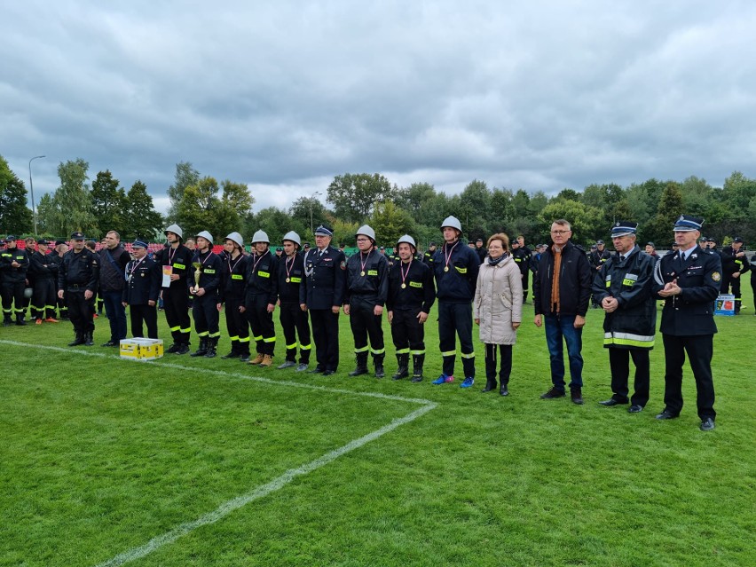Zwycięstwa żeńskiej i męskiej drużyny z Mirca w Powiatowych Zawodach Sportowo Pożarniczych w Starachowicach