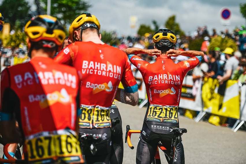 Tour de France. Policyjny nalot na grupę kolarską Bahrain Victorious przed startem „Wielkiej Pętli”