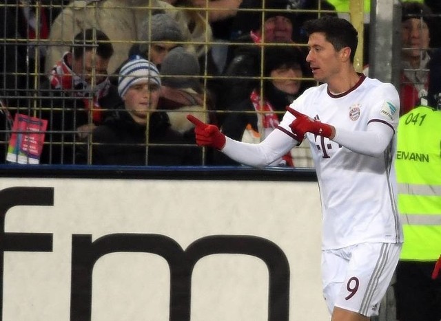 Robert Lewandowski we Freiburgu dwa razy ferował zdobycie gola