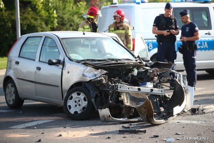 Stalowa Wola. Zderzenie fiata punto z wozem strażackim. Na szczęście bez rannych (ZDJĘCIA)