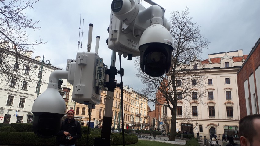 Bezprzewodowe kamery montowane w kilka minut istnieją. Radny Wantuch nie odpuszcza pomysłu ich montażu w Krakowie