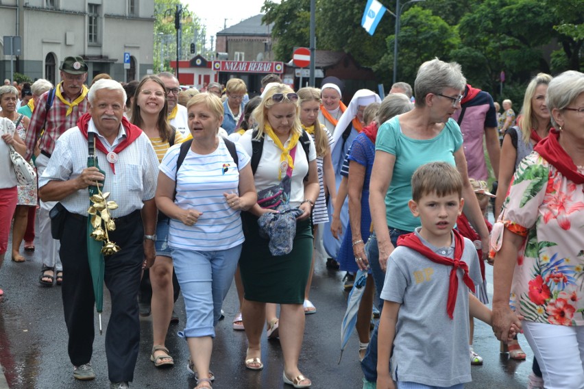 Pielgrzymi wrócili do Rybnika z Jasnej Góry. Wierni przeszli...