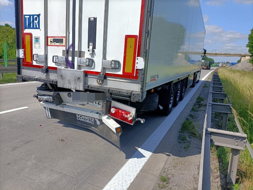 Wypadek na autostradzie A4 pod Wrocławiem. Laweta wjechała w tira