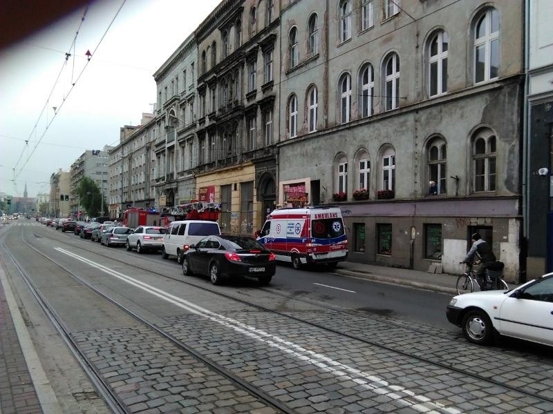 Wrocław: Interwencja straży pożarnej, pogotowia i policji na ul. Kołłątaja (ZDJĘCIA)