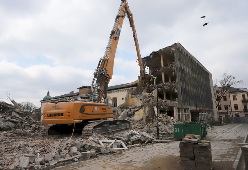 W Radomiu trwa rozbiórka budynku po szkole muzycznej przy ulicy Kilińskiego