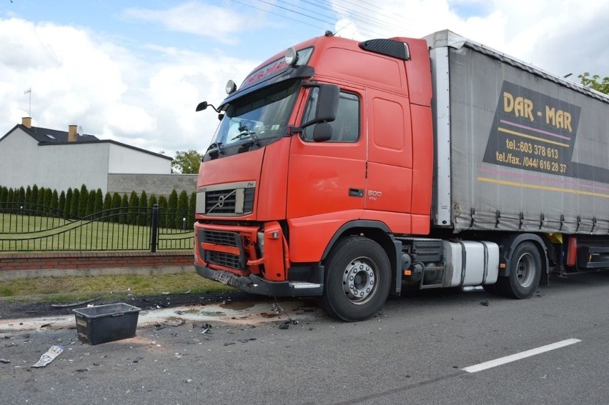 Wypadek w Srocku. Utrudnienia na DK 91. Zderzyły się ciężarówki i samochód osobowy. Pasażerka nie żyje ZDJĘCIA