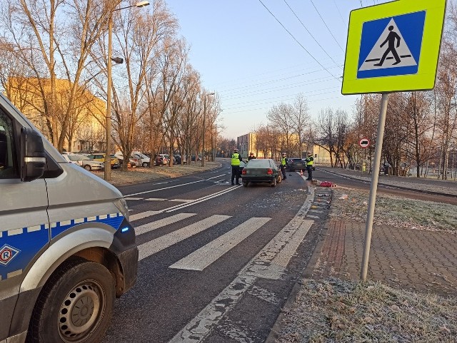 73-latka została potrącona na oznakowanym przejściu na pieszych. Jej życia nie udało się uratować