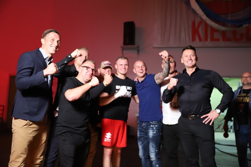 Kulisy gali Suzuki Boxing Night 7 PRO w Kielcach. Był znany aktor Piotr Głowacki. Wygrane Drabik, Adamca i Gołębiewskiego [ZDJĘCIA]