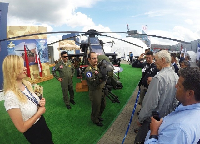 MSPO 2013 w Kielcach. Stoisko na którym prezentowany jest turecki śmigłowiec szturmowy T129 ATAK