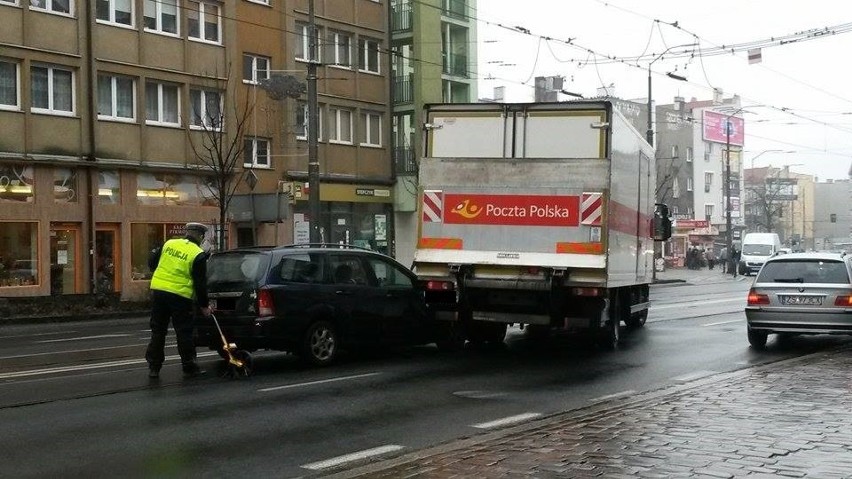 Wypadek przy placu Kościuszki. Ranny kierowca trafił do szpitala