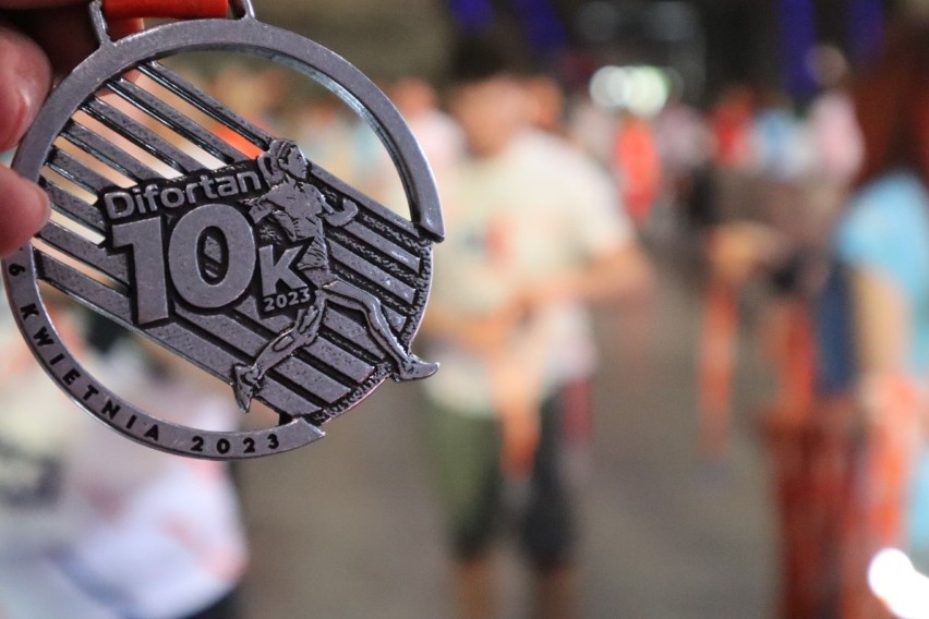 DOZ Maraton Łódź 2023. Biegli też na 10 km Zobaczcie zwycięzców i nagrodzonych ZDJĘCIA