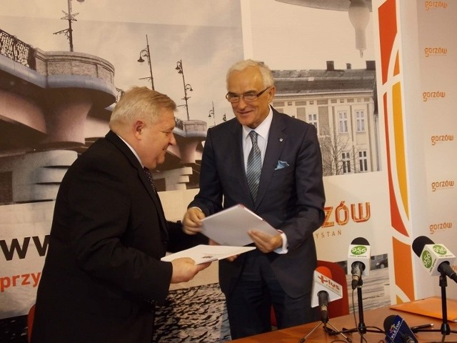 Gorzów kupił stadion i halę sportową!Tadeusz Jędrzejczak porozumiał się z rektorem AWF-u prof. Jerzym Smorawińskim.
