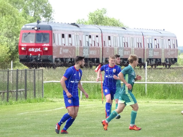 Partyzant Targowiska uległ u siebie Polonii Przemyśl 0:5. Mecz rozegrano awansem. Pozostałe spotkania tej kolejki 4 ligi podkarpackiej odbędą się w najbliższy weekend.