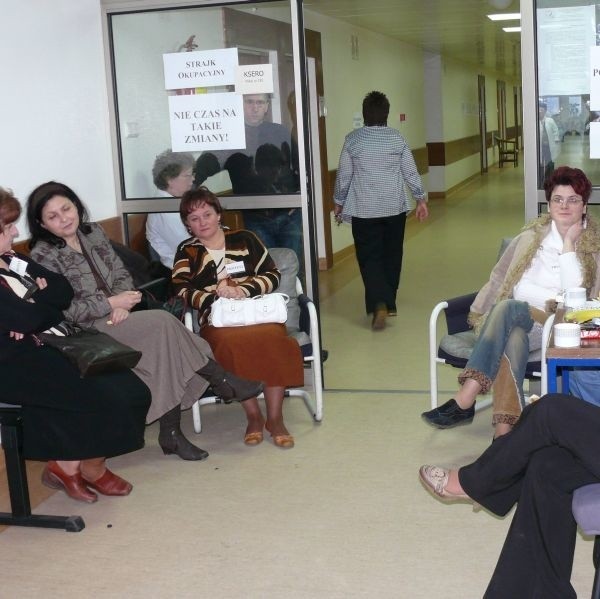 Od poniedziałkowego popołudnia pracownicy starachowickiego szpitala prowadzili strajk okupacyjny.