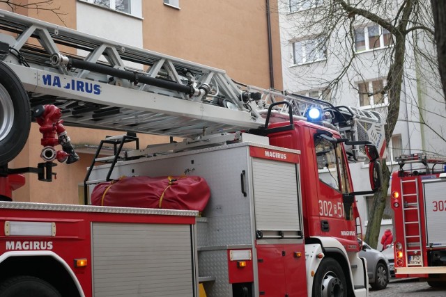W niedzielę, przed południem w miejscowości Zalesie w powiecie złotowskim doszło do pożaru domu rodzinnego. Spłonęło poddasze, jednak budynek nie nadaje się do zamieszkania.