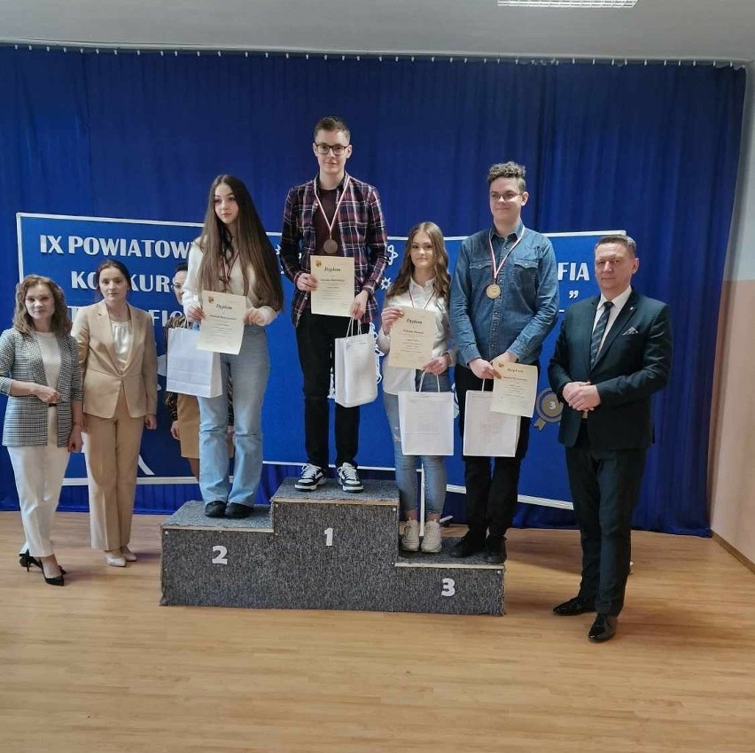 Oni są najlepsi z ortografii! W Szkole Podstawowej w Płoniawach-Bramurze wręczono nagrody w konkursie "Ortografia na medal"