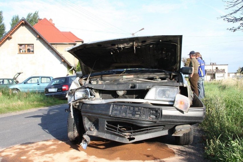 Wypadek w Polskiej Nowej Wsi. Dwie osoby zostaly ranne.