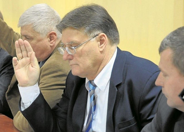 Radny Wiesław Pusz (w środku) odszedł z koalicji PO-PSL, bo jak twierdzi, zdanie  jego formacji Nasze Podlasie nie było brane pod uwagę. Za to koalicja chce go odwołać z zarządu powiatu.