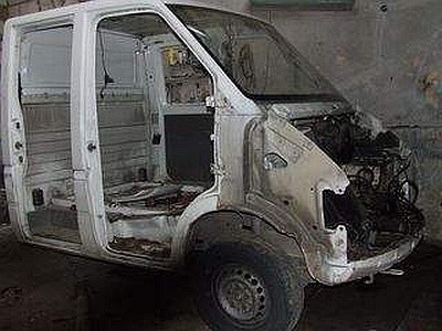 Skradziony w Kędzierzynie-Koźlu volkswagen LT był już w trakcie demontażu.