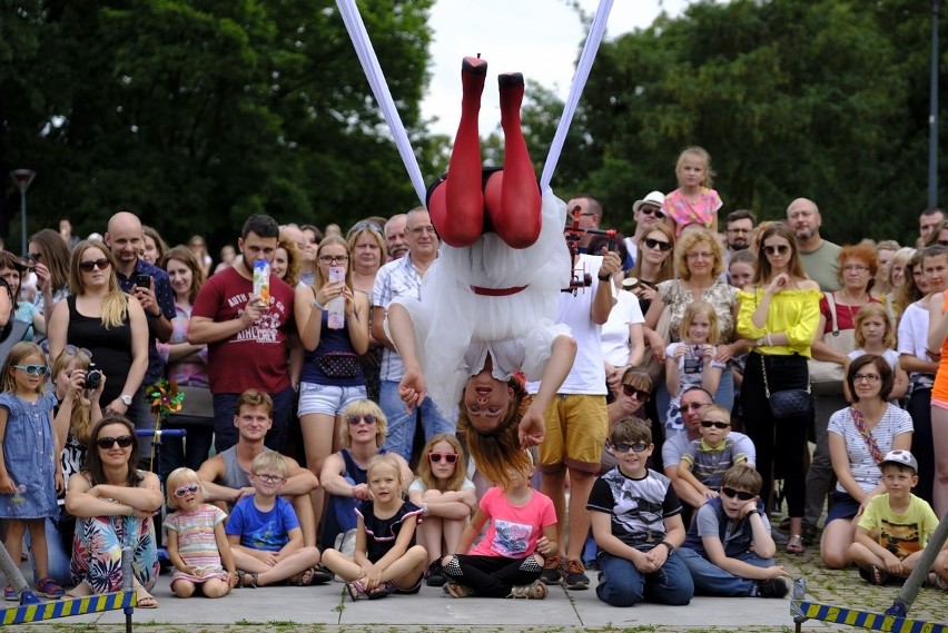 Trzecia edycja Festiwalu Teatrów Ulicznych obejmuje...