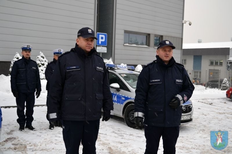 Nowy Sącz. Policja dostała nowe radiowozy i obietnicę utworzenia dodatkowego komisariatu [ZDJĘCIA]